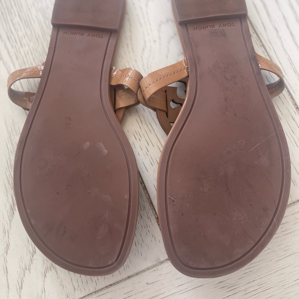 Tory Burch Tan Miller Sandals Iconic Glossy Patent Leather Design - Picture 10 of 10